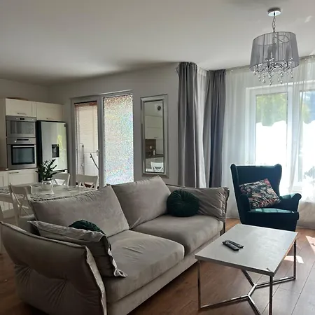 Manhattan Apartment *